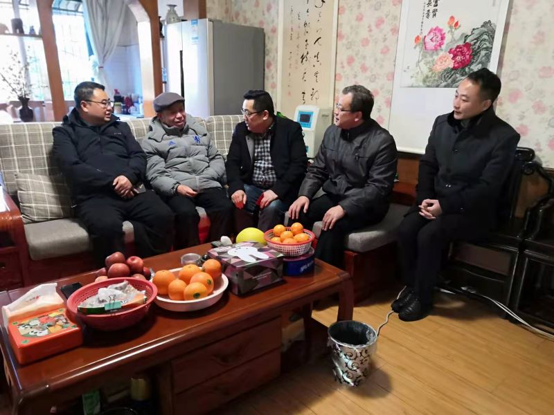 春節(jié)前走訪慰問(wèn)老黨員改5.jpg