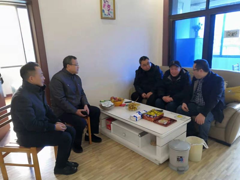 春節(jié)前走訪慰問(wèn)老黨員 改1.jpg