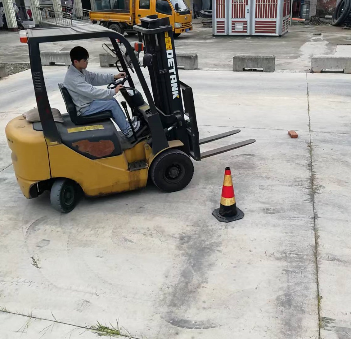 叉車.jpg