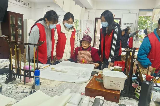 觀看老年人繪畫.jpg