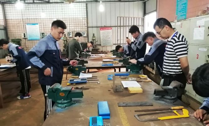 鉗工技能.jpg